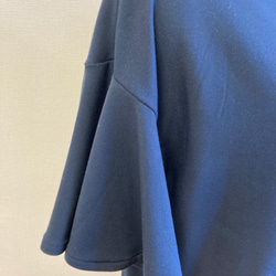 促銷價 ★ 柔軟彈力 ❤️ 喇叭袖上衣，背面拉絨 海軍藍（L ~ LL 碼） 第5張的照片