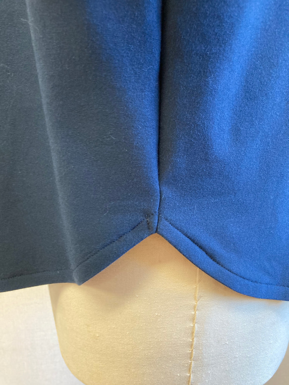 促銷價 ★ 柔軟彈力 ❤️ 喇叭袖上衣，背面拉絨 海軍藍（L ~ LL 碼） 第7張的照片