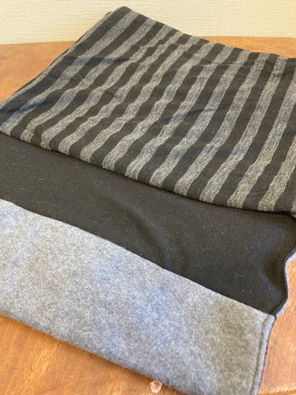 促銷價★蓬鬆保暖❤️雙色帶邊框圖案髮箍（黑灰色） 第9張的照片