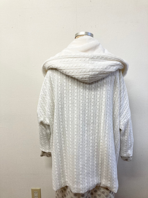 銷售價格★蓬鬆保暖❤️Duffle風格的針織大衣白色的假皮草罩（尺寸免費L〜LL） 第8張的照片
