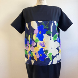 促銷價★復古又可愛❤️ 花朵圖案切換連身裙，黑色海軍藍（尺寸不限M - L） 第1張的照片