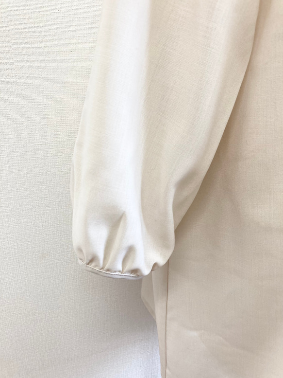 促銷價 ★ 大人可愛❤️ 蓬鬆袖縮褶束腰上衣 米色（L 到 LL 碼免費） 第9張的照片