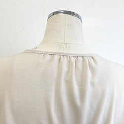 促銷價 ★ 大人可愛❤️ 蓬鬆袖縮褶束腰上衣 米色（L 到 LL 碼免費） 第13張的照片
