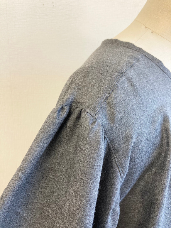 成人可愛 ❤️ 蓬鬆袖收攏上衣灰色（尺碼不限 L ~ LL） 第9張的照片