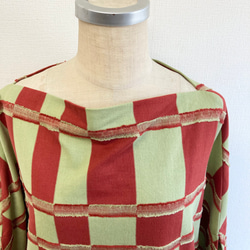 促銷價 ★ 時尚圖案 ❤️ 方格蝙蝠袖上衣 紅綠色 (尺碼不限 L ~ LL) 第4張的照片