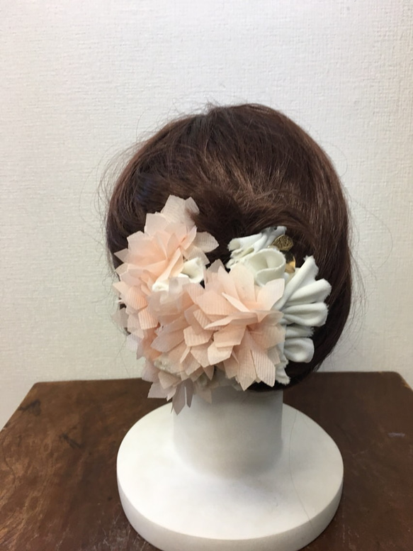 SALE価格★花びらとパールボタンのヘアクリップ 3枚目の画像