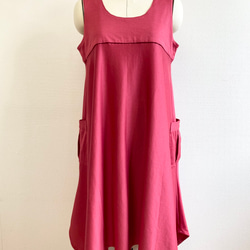 促銷價 ★ 圍裙連衣裙❤️ 帶口袋的無袖連衣裙 震撼粉色（尺碼免費 L ~ LL） 第1張的照片