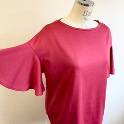 促銷價 ★ 鮮豔的維他命色❤️ 喇叭袖上衣 震撼粉色（尺碼免費 L ~ LL） 第5張的照片