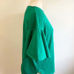 促銷價★ 生動的維他命色❤️ 喇叭袖上衣綠色（無尺碼L ~ LL） 第6張的照片