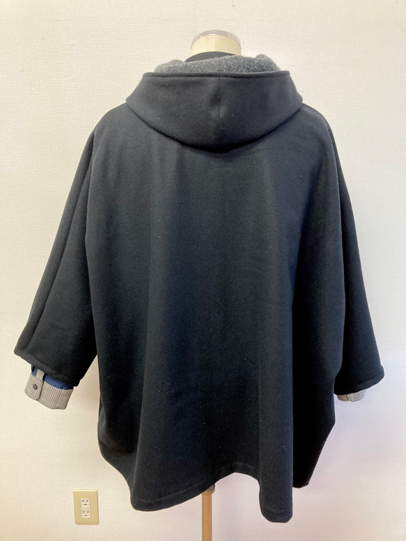 銷售價格★受歡迎的再次上架×10❤️雨披風格的大都曼羊毛帽衫外套黑色（尺寸M〜L） 第5張的照片