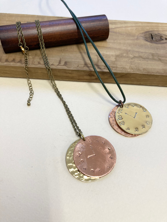 人気刻印オーダー❤️時を刻む刻印メッセージ入り☆時計ネックレス（真ちゅうゴールド&銅色） ネックレス・ペンダント アート・デコムス・ピペ  通販｜Creema(クリーマ) 3382893