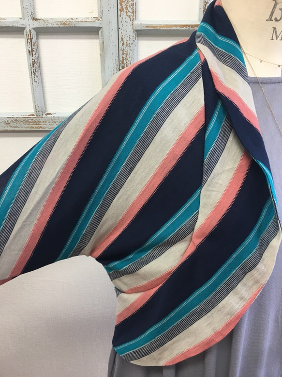 炫彩邊框❤️蝙蝠長袖開襟短上衣粉色×藏青色（大小自由M〜L） 第3張的照片