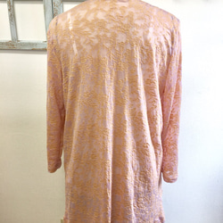 促銷價★玫瑰粉色米色花朵長開衫，帶有不錯的透視感（尺碼免費L~LL） 第5張的照片