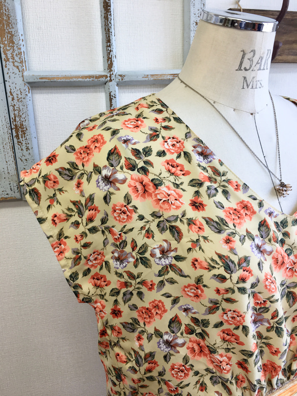 促銷價★鮮豔的橙色玫瑰花朵圖案正面聚攏束腰外衣（尺碼免費L~LL） 第4張的照片