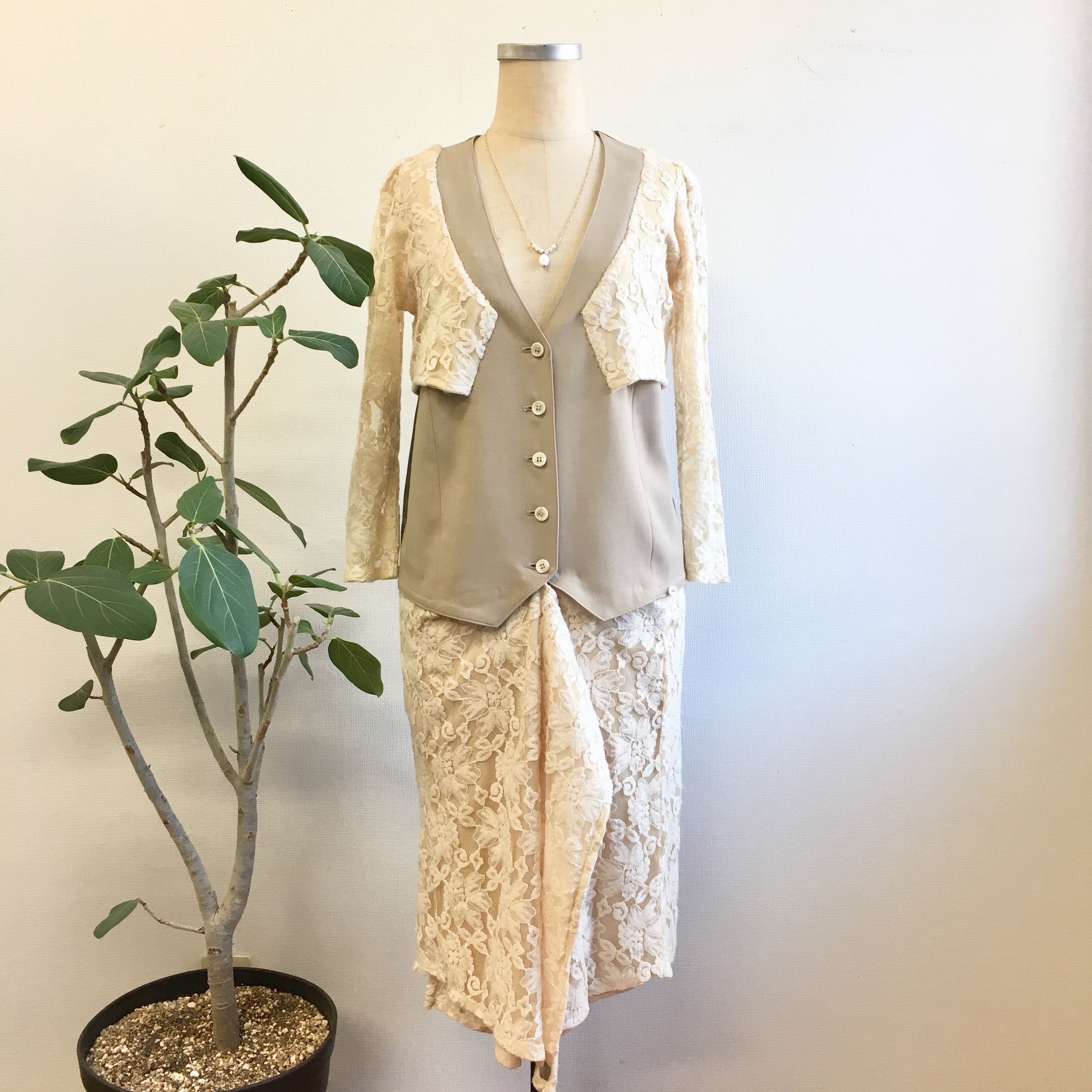 セール価格★リメイク服❤️レースのベスト2wayワンピース ベージュ（サイズM 9号）