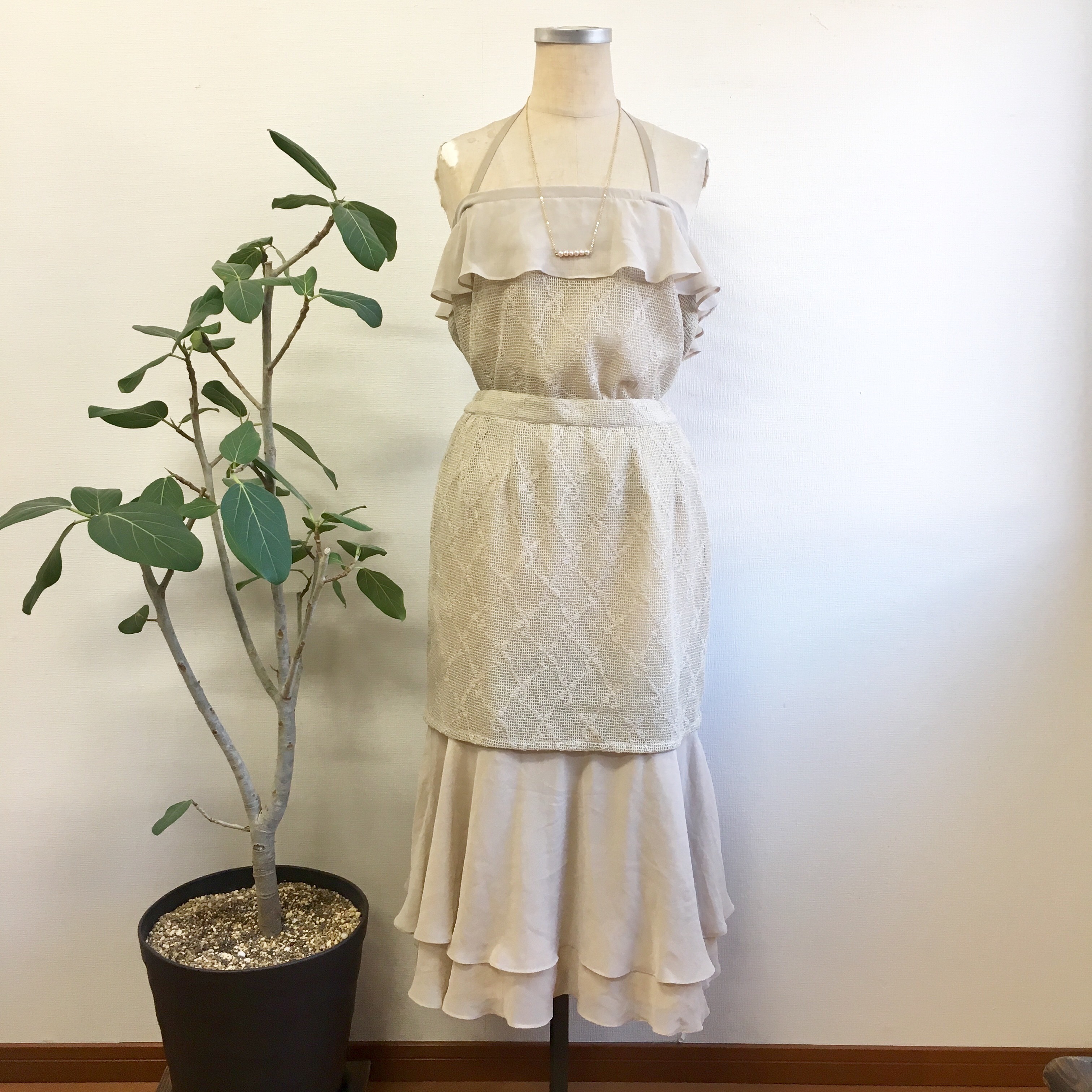 セール価格★リメイク服❤️レースキャミソール&スカート上下セットアップワンピース ベージュ（サイズM 9号）