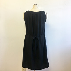 促銷價 ★ 一件❗️ 成人簡單連衣裙❤️ 無袖收口連衣裙 黑色（尺碼不限 L ~ LL） 第5張的照片