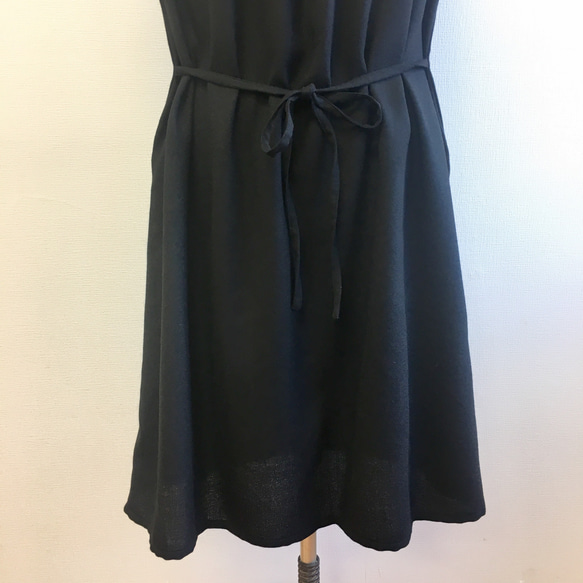 促銷價 ★ 一件❗️ 成人簡單連衣裙❤️ 無袖收口連衣裙 黑色（尺碼不限 L ~ LL） 第6張的照片