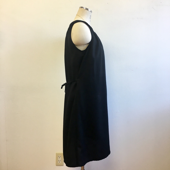 促銷價 ★ 一件❗️ 成人簡單連衣裙❤️ 無袖收口連衣裙 黑色（尺碼不限 L ~ LL） 第8張的照片