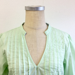 Sale price ❤️ V 領細褶上衣，氣球袖 檸檬綠（無尺碼 M） 第3張的照片