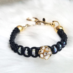 レザーleather犬の首輪★gold★椿【スワロクリスタル】 ホワイトカメリア[お好きな革色]★金色金具★ 4枚目の画像