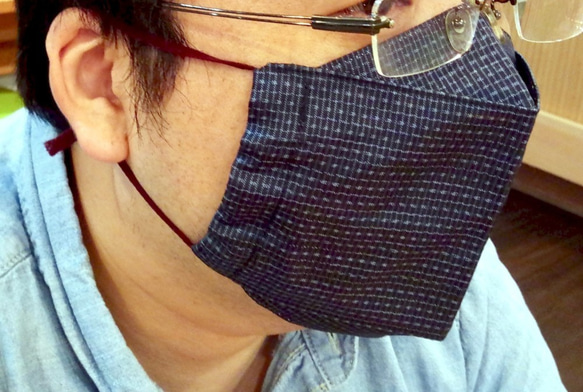 絹100％大島紬のおしゃれマスク、肌に優しく付け心地抜群。礼服にも使えるハンドメイドマスク2020 4枚目の画像