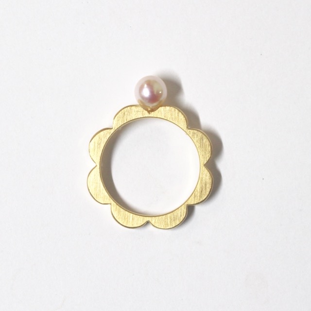 アコヤパールのお花リング（ゴールド色） 23,100円