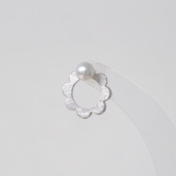 Akoya 珍珠花朵小耳環（銀色） 第5張的照片
