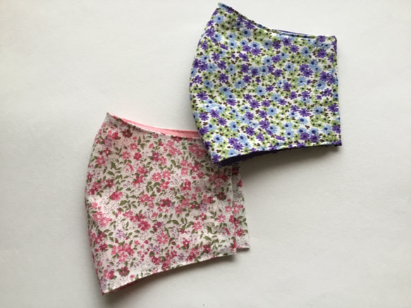 ✴︎福袋✴︎ 花柄しっかり縫製の立体マスク2枚セット 1枚目の画像