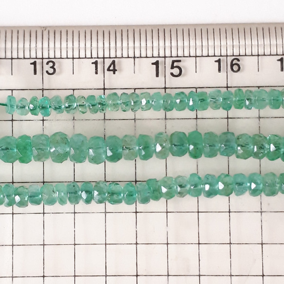 宝石質エメラルドAAAボタンカット  10個 3枚目の画像