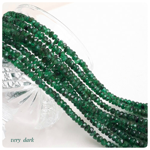 連販売してます エメラルド(veryﾀﾞｰｸｶﾗｰ) ボタンカット 2cm分 天然石  