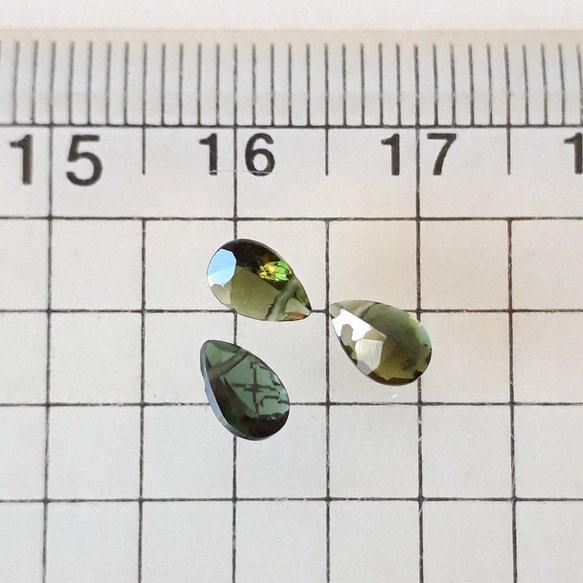 宝石質トルマリンAAA  ペアシェイプファセットカット6×4mm  G4 3枚目の画像