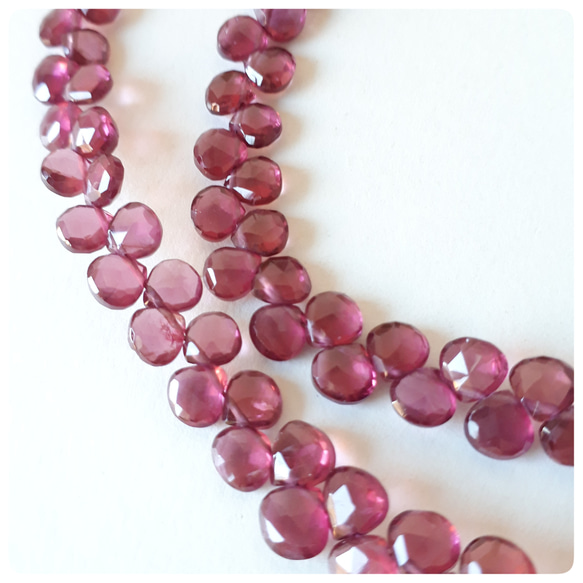 宝石質ピンクパープルガーネットAAA++  小粒マロンブリオレットカット 2枚目の画像