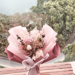 甜蜜粉色系 | 中型花束 | 永生繡球花束 · 情人節· 母親節 · 畢業花束 第2張的照片