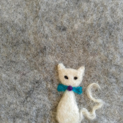 羊毛フェルトバッグ　猫　コサージュ　ブルー　 2枚目の画像