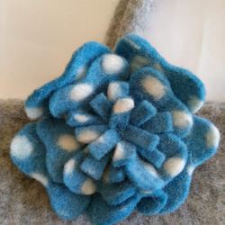 羊毛フェルトバッグ　猫　コサージュ　ブルー　 3枚目の画像