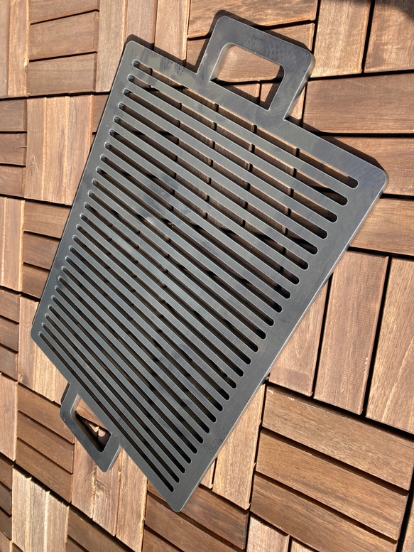 取っ手付き 57×35cm(調理部分45×35cm)スリット入り 9mm極厚鉄板 取っ手付き 57×35cm(調理部分45×35cm)スリット入り 9mm極厚鉄板