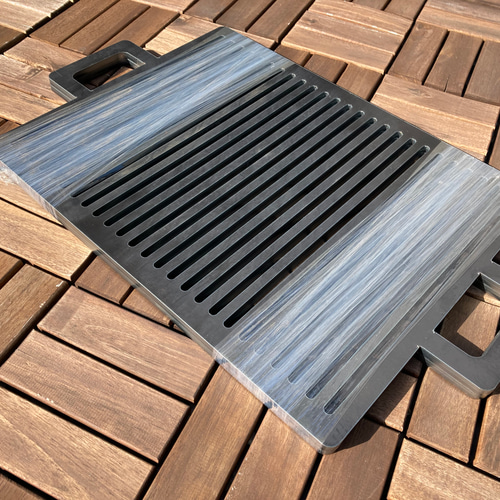 取っ手付き 57×35cm(調理部分45×35cm)スリット入り 9mm極厚鉄板 取っ手付き 57×35cm(調理部分45×35cm)スリット入り 9mm極厚鉄板
