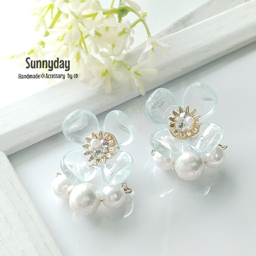 クリアビジューフラワーとパールのピアス/イヤリング ピアス（スタッド  
