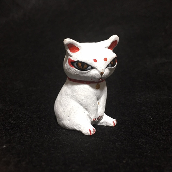 睨猫（にらねこ）白　赤隈取り 1枚目の画像