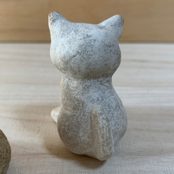 手のひらの猫（しろ／金目／猫目）睨猫シリーズ 3枚目の画像