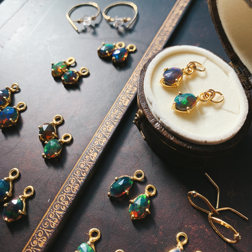 ブラックオパールの14kgfチャーム