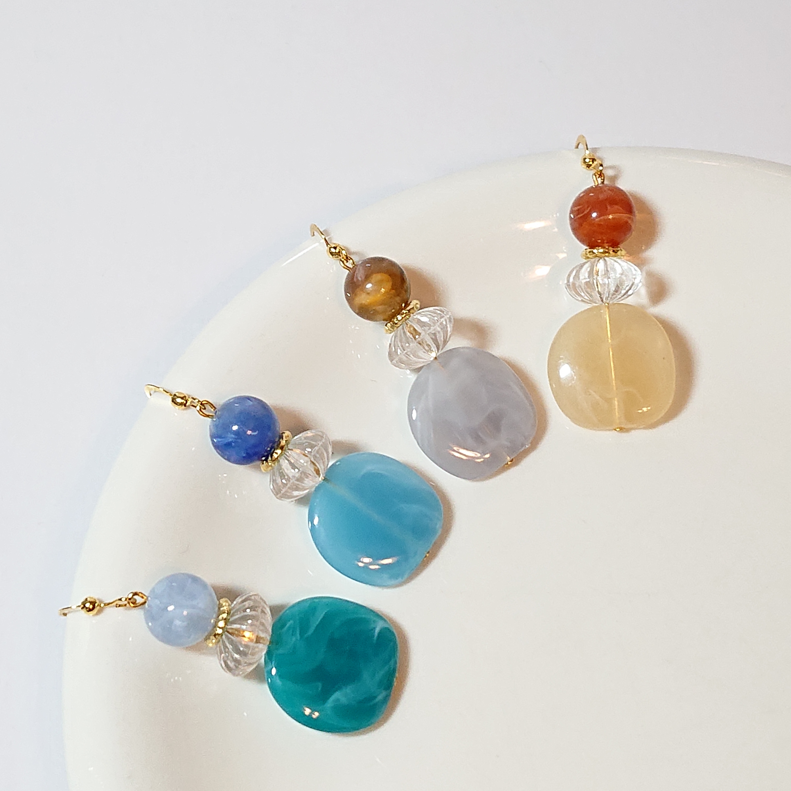 1212】マーブルスクエアと鈴ビーズのピアス／イヤリング 1212