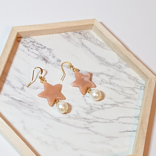 星型アクリルビーズとコットンパールのピアス(イヤリング) ピアス
