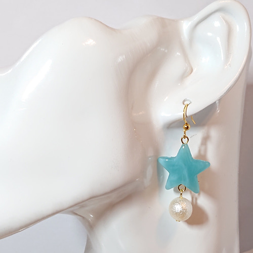星型アクリルビーズとコットンパールのピアス(イヤリング) ピアス