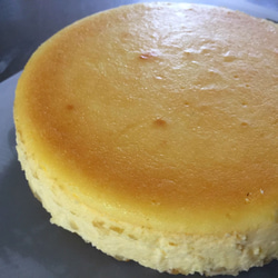 北海道の果樹園直営「りんごの濃厚チーズケーキ」まんまる大きなホールタイプ 2枚目の画像