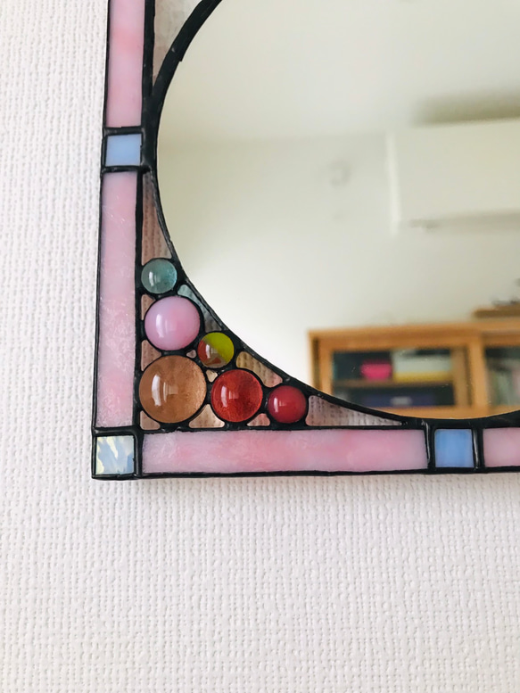ステンドグラスの掛け鏡1 (ピンク) 3枚目の画像