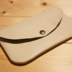 BOSSA N019 本革製スリムなポーチ アイボリー色 薄型 小物入れ マルチケース マルチポーチ 2枚目の画像