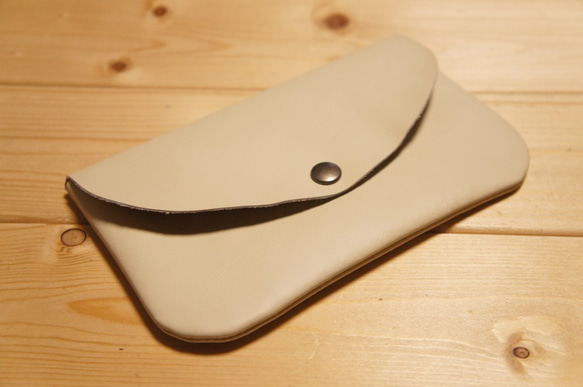 BOSSA N019 本革製スリムなポーチ アイボリー色 薄型 小物入れ マルチケース マルチポーチ 2枚目の画像