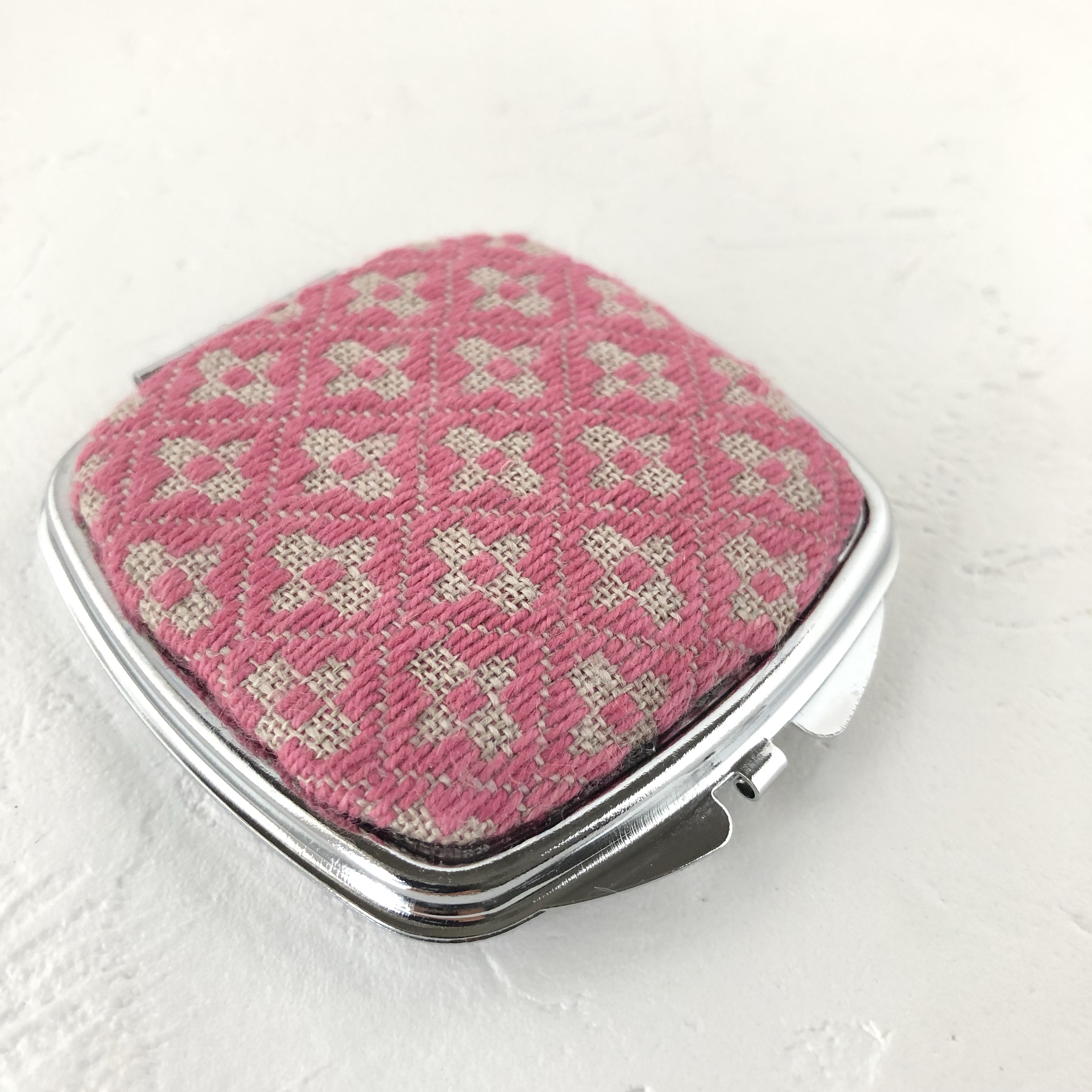 こぎん刺し* Wミラーコンパクト 「うろこ形合わせ」 その他